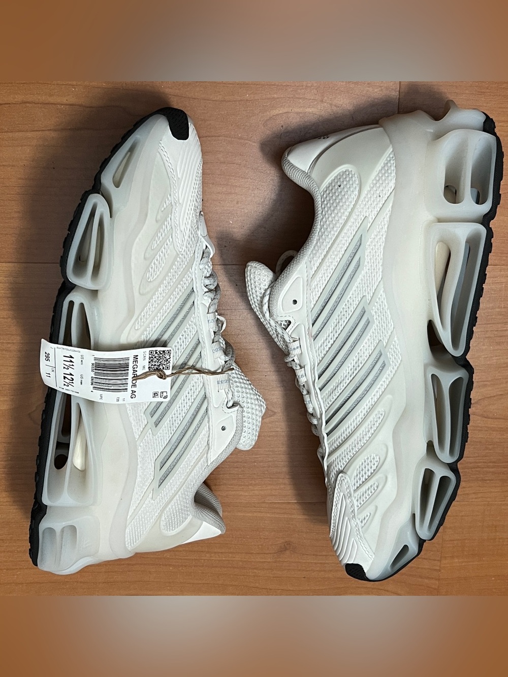 Adidas megaride OG men’s 11.5 or women’s 12.5 all white new no box
